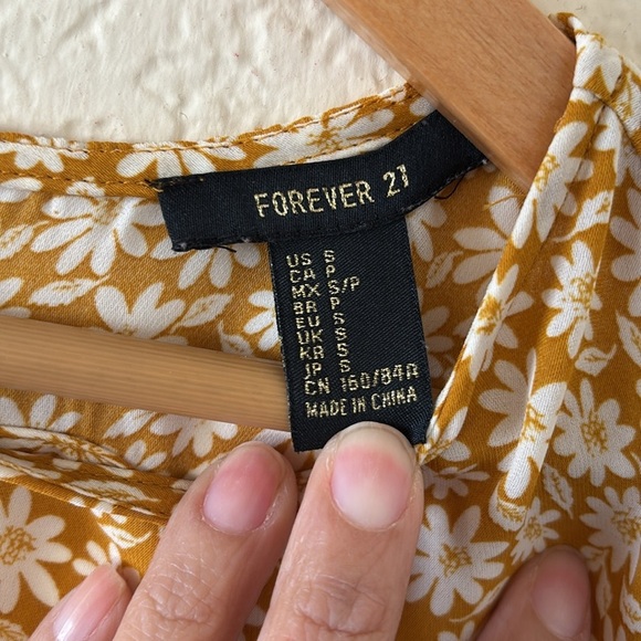 Floral 3/4 sleeves blouse Back heart cutout Size Smalll - Picture 6 of 7